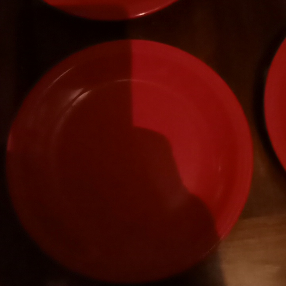 2 Red Plates - Picture 3 of 4